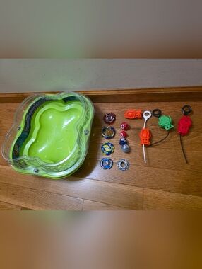 Beyblade Hyper Sphere with Extras 15 pieces (missing 1 leg)